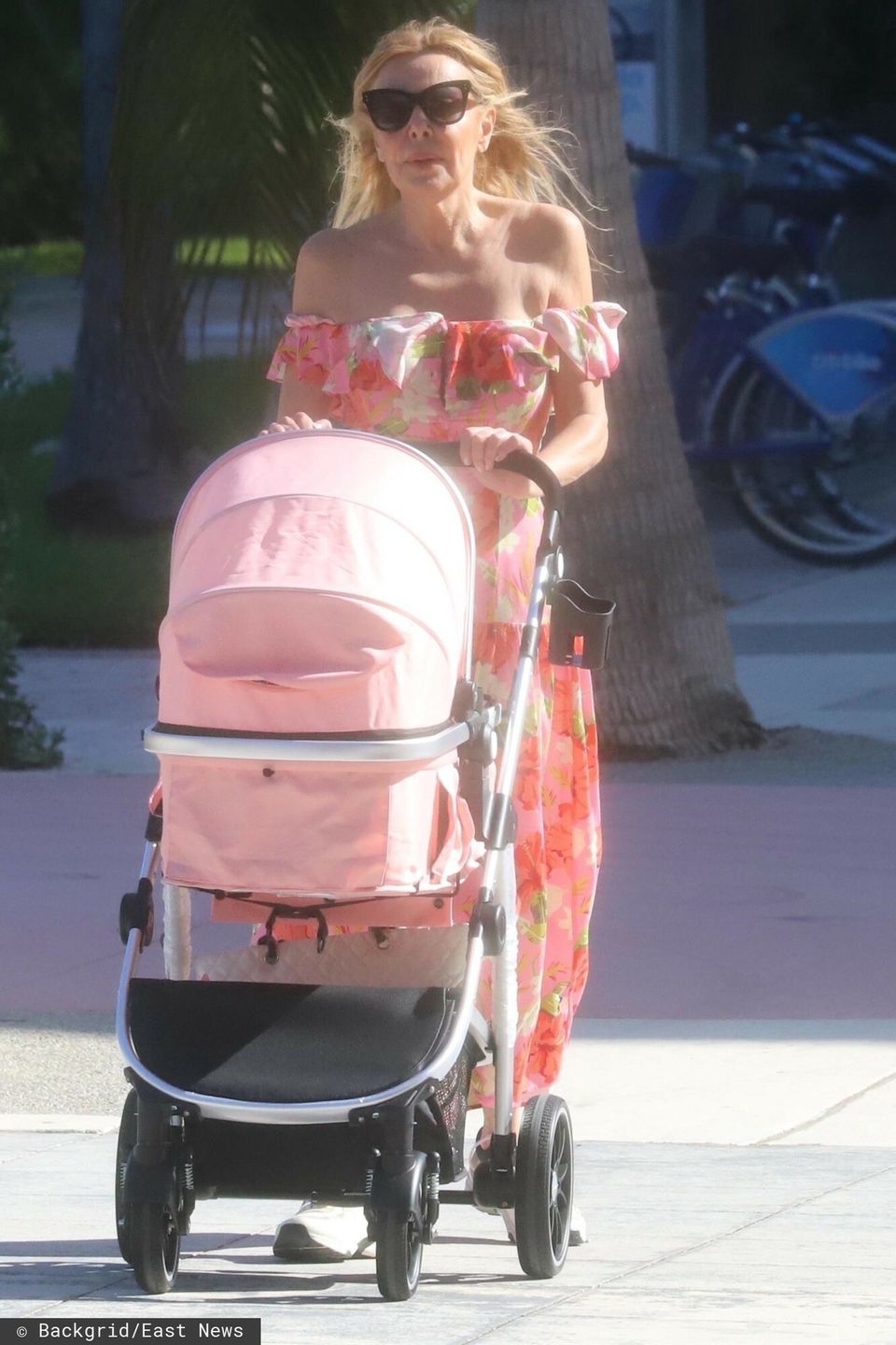 68-letnia Ana Obregón spaceruje z córką po Miami