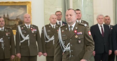 Gen. Gromadziński odwołany. Wydał oświadczenie