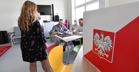 Wybory prezydenckie 2020. Alert RCB wysłany na telefony. Czy to złamanie ciszy wyborczej?