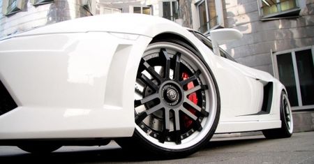 Biała błyskawica – Anderson Gallardo LP560-4 Éclair Blanc (2010)