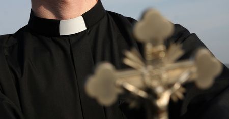 Jest decyzja kurii. Ksiądz przeniesiony po skandalu