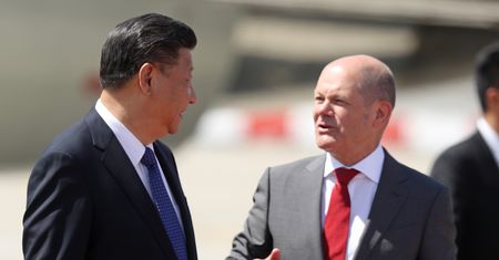 Uparty Olaf Scholz. Kluczy w sprawie Ukrainy, zbliża się do Chin. A Europa się dziwi