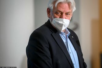 Nowe obostrzenia. Prof. Horban: pojutrze możemy zamknąć Polskę