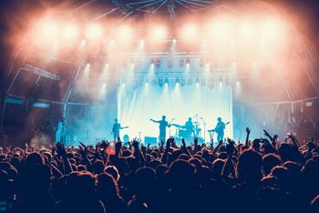 Poddębice: Lato z Radiem i Telewizją Polską. Atrakcyjny dzień od samego rana. Plenerowe audycje, piknik, potańcówka i koncert gwiazd