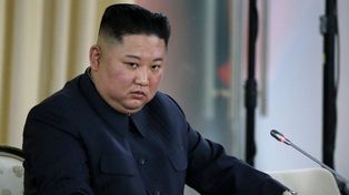 Tajna broń i dymisja ministra. Kim Dzong Un stawia armię do pionu