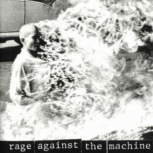 10 Rage Against the Machine: Rage Against the Machine (1992) . Na okładce zdjęcie Malcolma Browne'a, które zostało nagrodzone Pulitzerem w 1963 r. Przedstawia ono samospalenie buddyjskiego mnicha z Wietnamu.