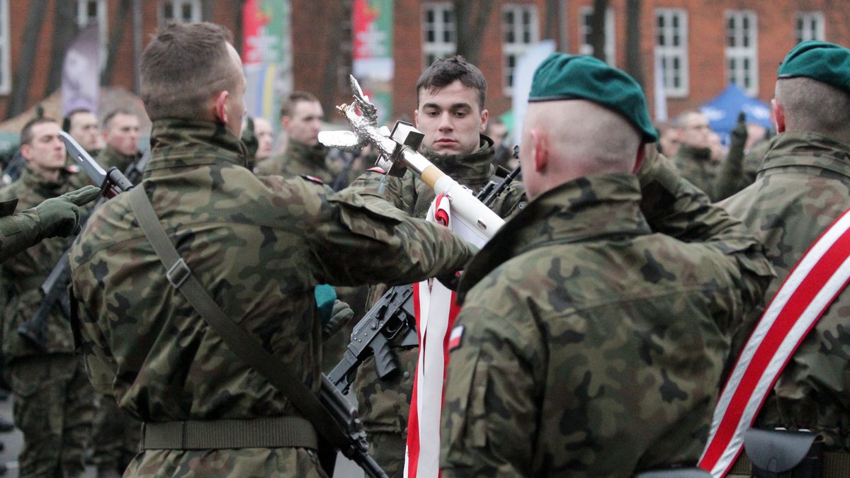 �o�nierze
Olsztyn, 10.12.2022. Przysi�ga �o�nierzy-ochotnik�w, kt�rzy wst�pi� w szeregi Wojska Polskiego, 10 bm. w Olsztynie. (aldg) PAP/Tomasz Waszczuk
Tomasz Waszczuk
minister, obrony narodowej, przysi�dze, przysi�ga, wicepremier, wojskowa, wojskowej, ochotnicy, obrona, obronna, obro�cy, przysi�gi, s�u�ba, s�u�by, Wojsko Polskie, wojskowi, WP, z�o�enia, z�o�enie, �o�nierz, �o�nierze, �o�nierzy, Dobrowolna Zasadnicza S�u�ba Wojskowa, Dobrowolnej Zasadniczej S�u�by Wojskowej, zasadniczej