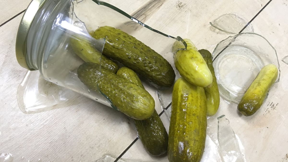 Czy musisz zapłacić za rozbity słoik w sklepie? 