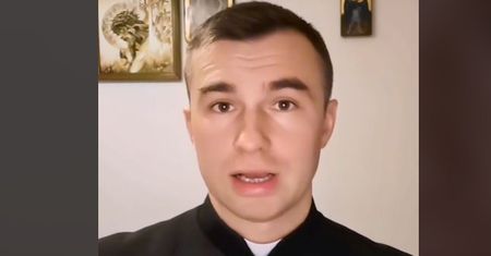 Opłata za pogrzeb i inne. Nagranie księdza obejrzało już 1,6 mln Polaków