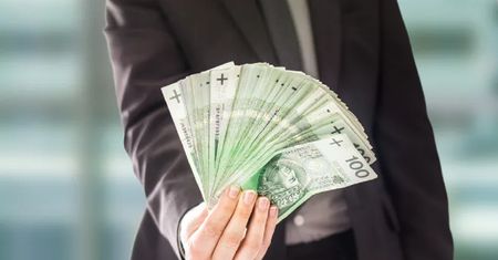 Nowy rekord płac w Polsce. Średnia krajowa blisko 9 tys. zł