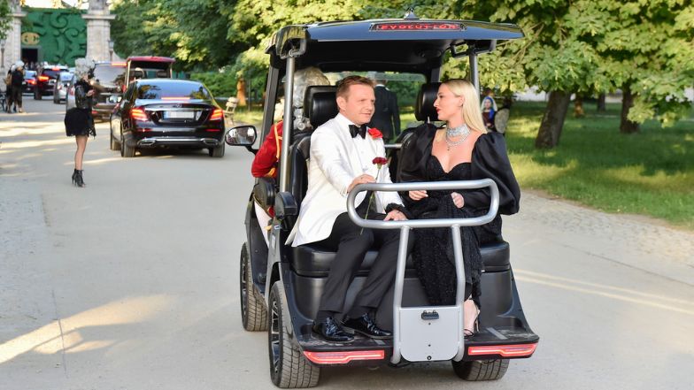 Rafał Zawierucha na balu Omeny Mensah. Zabrał ze sobą żonę