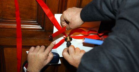 Opieczętowali apartamenty papieża. Jest nagranie