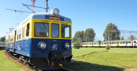 Najstarszy pociąg elektryczny w Polsce znów na torach. Wraca "Babcia"