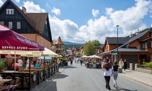 Polacy rezerwują wyjazdy na ostatnią chwilę. Te regiony są hitem