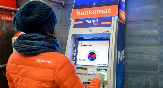 Santander pyta o pochodzenie wpłacanych pieniędzy