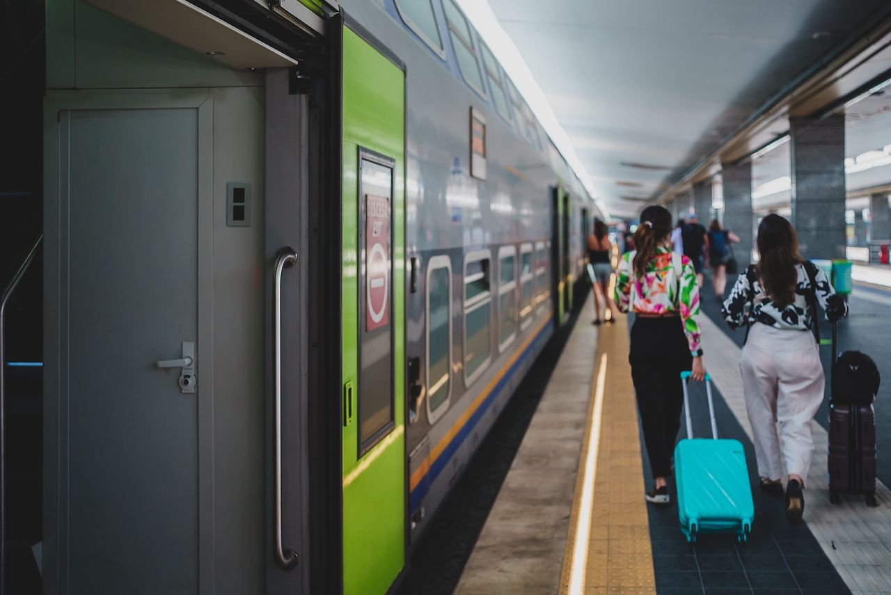 Woman's hair straightener halts train traffic in Italy