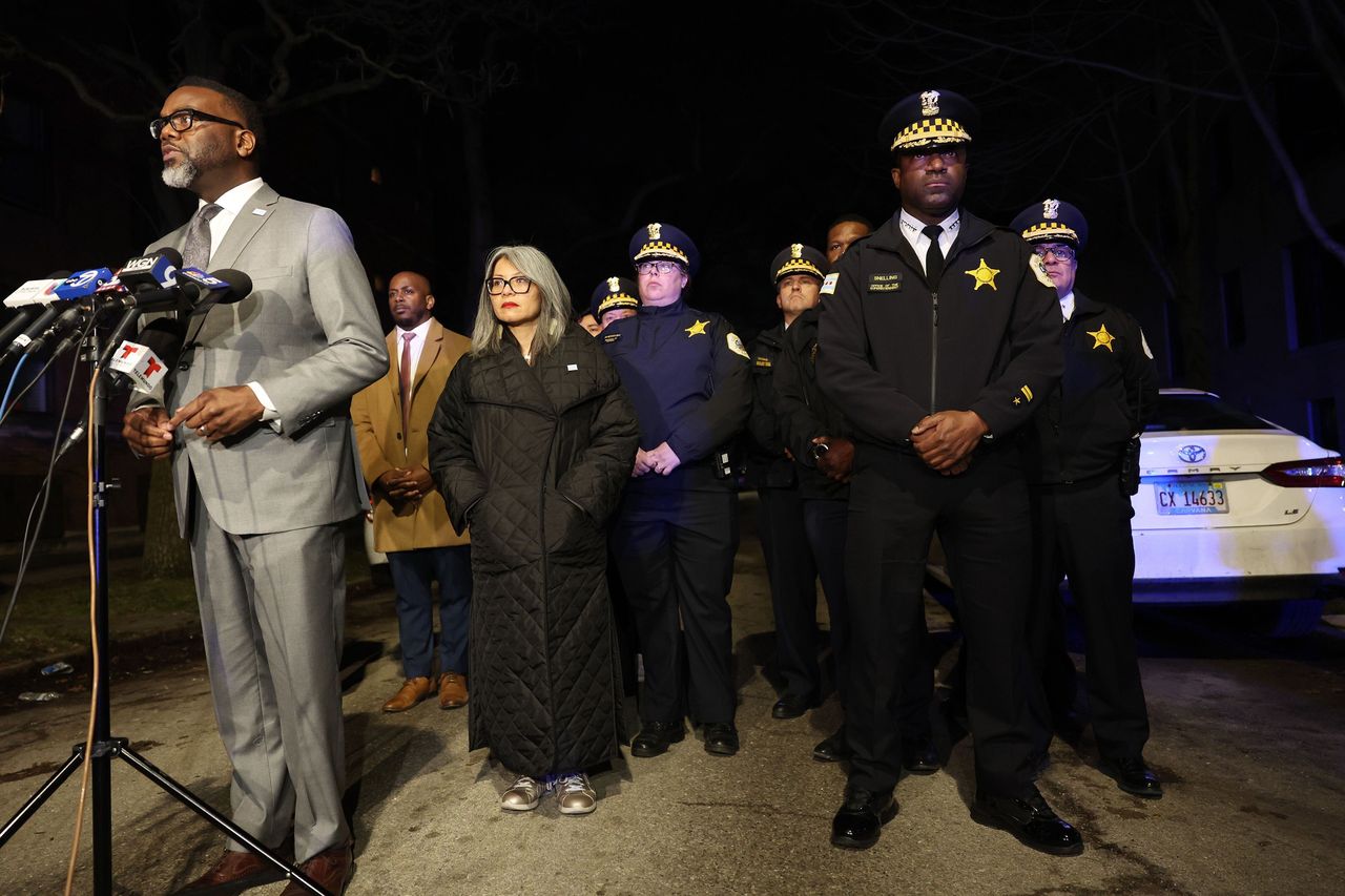 Chicago shooting: 3 teenagers shot, one killed