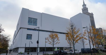 W stolicy wielki wieczór sztuki nowoczesnej. Otwierają muzeum u stóp Pałacu Kultury