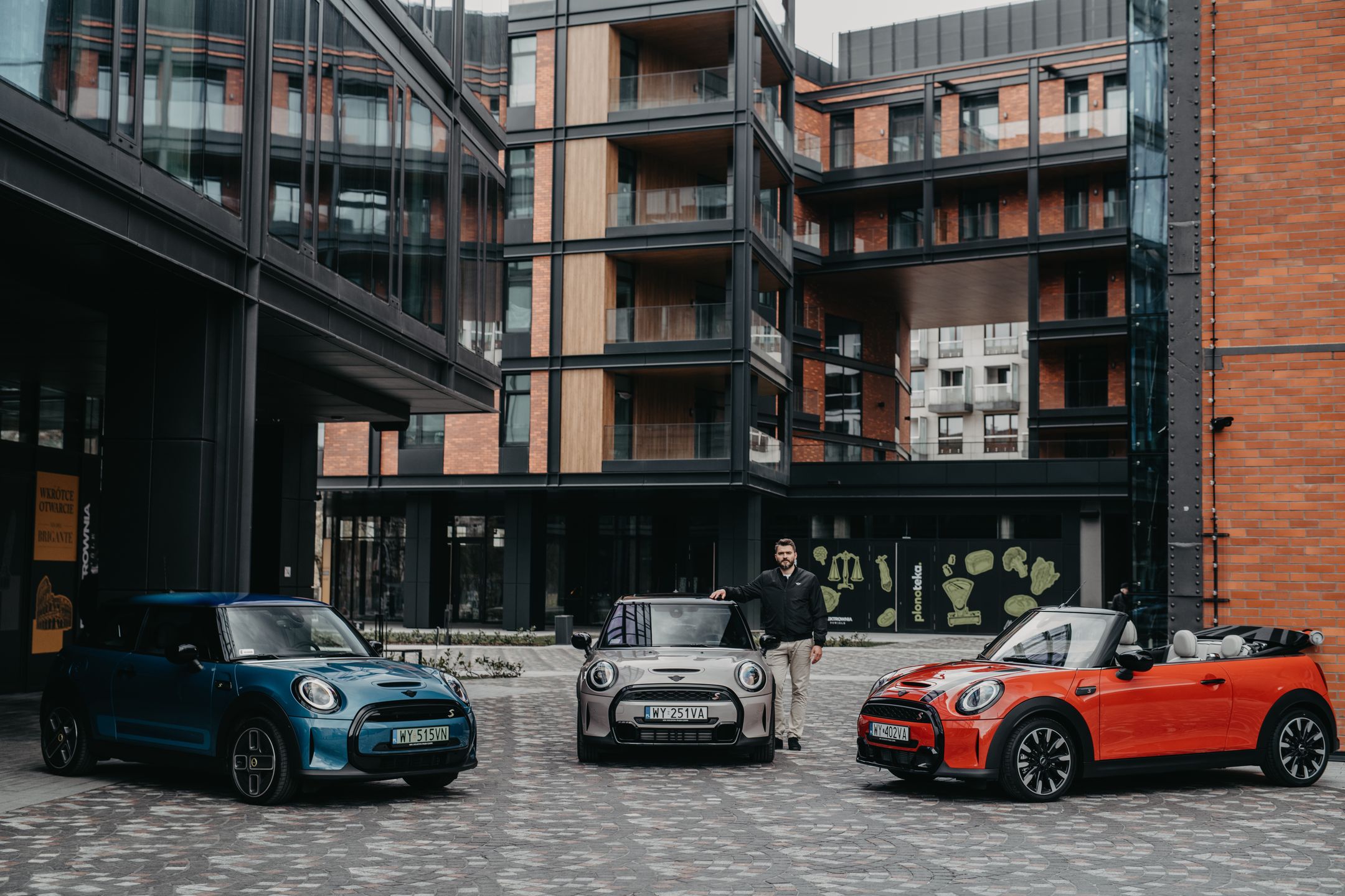 Rafał Znyk, dyrektor generalny Mini w Polsce, i schodząca gama modelowa Mini