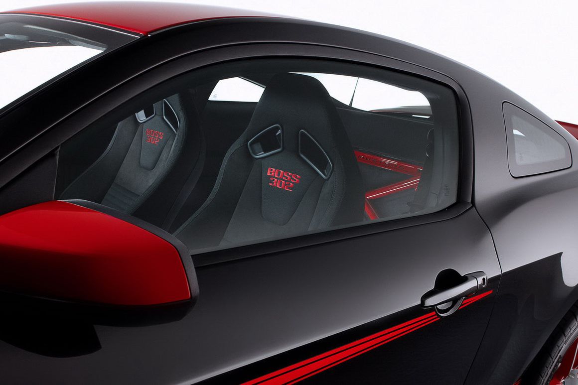 2012-Ford-Mustang-Boss-136