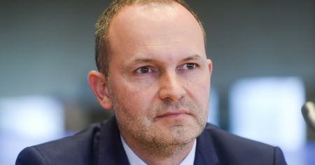 "Politycy PiS skarżą się na brak pieniędzy z UE, ale boją się to powiedzieć". Europoseł ujawnia