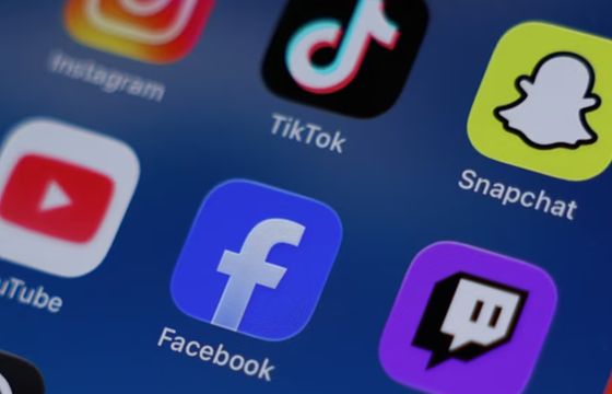 Kalifornia ogranicza social media dla dzieci. Zakaz "uzależniających" funkcji