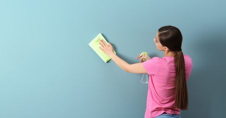 Domowe porady na czyszczenie ścian. Każdy ma te rzeczy w domu