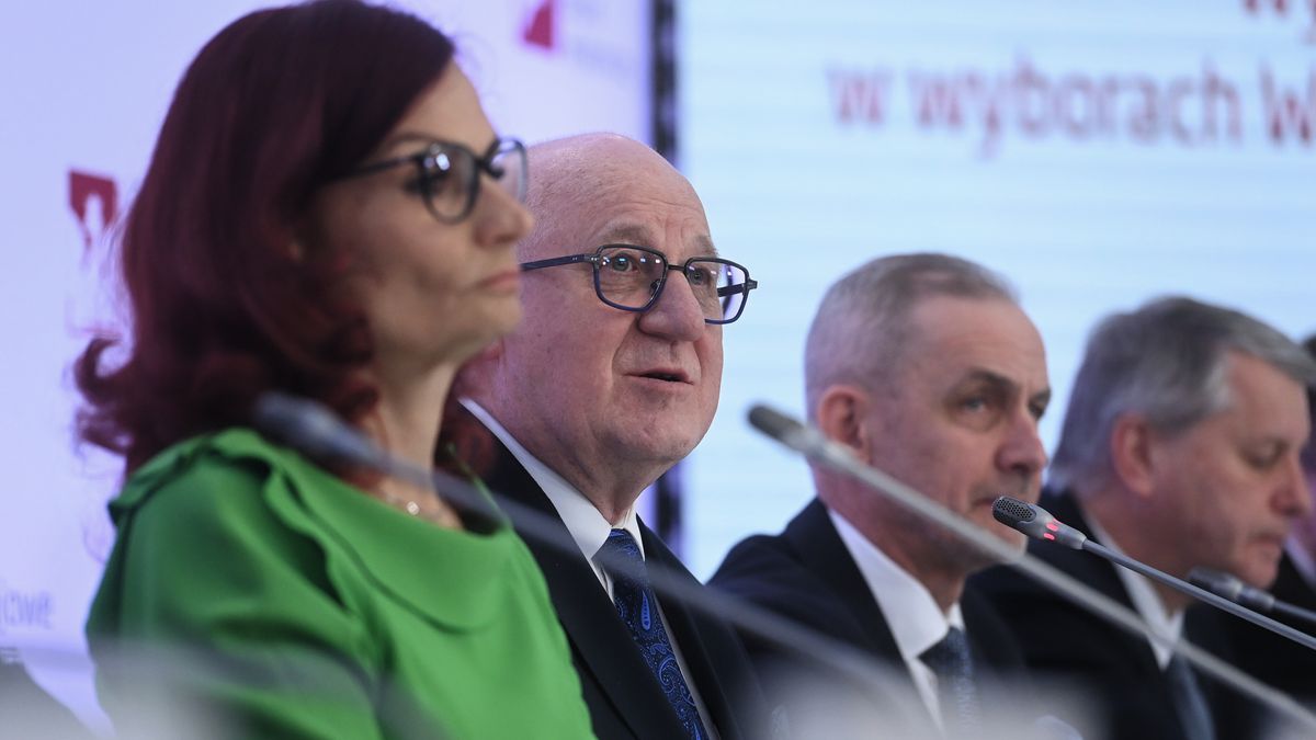 Przewodniczący PKW Sylwester Marciniak i szefowa KBW Magdalena Pietrzak (miwi) PAP/Piotr Nowak
Piotr Nowak