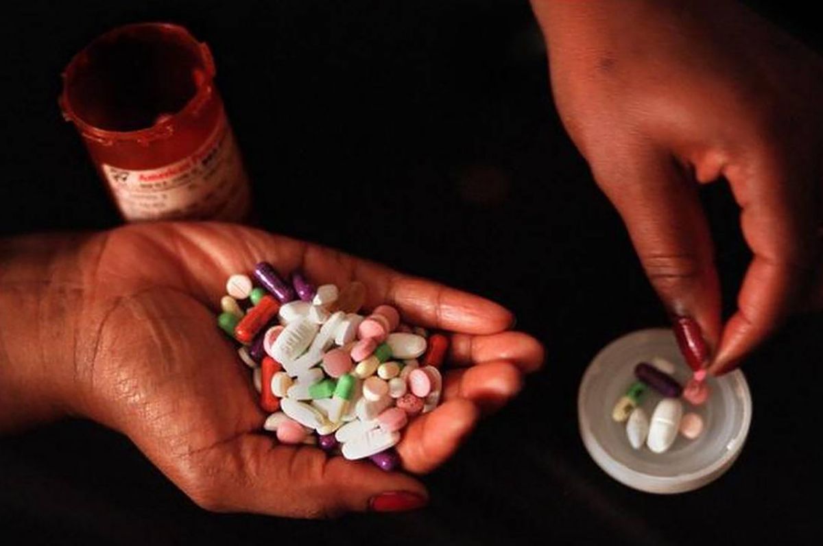 A patient holds a regimen of HIV/AIDS drugs. (Carl Juste/Miami Herald/Tribune News Service via Getty Images)