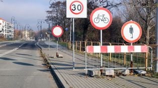 Legnica: Ul. Mickiewicza jest przejezdna. Znaki drogowe zaprzeczają