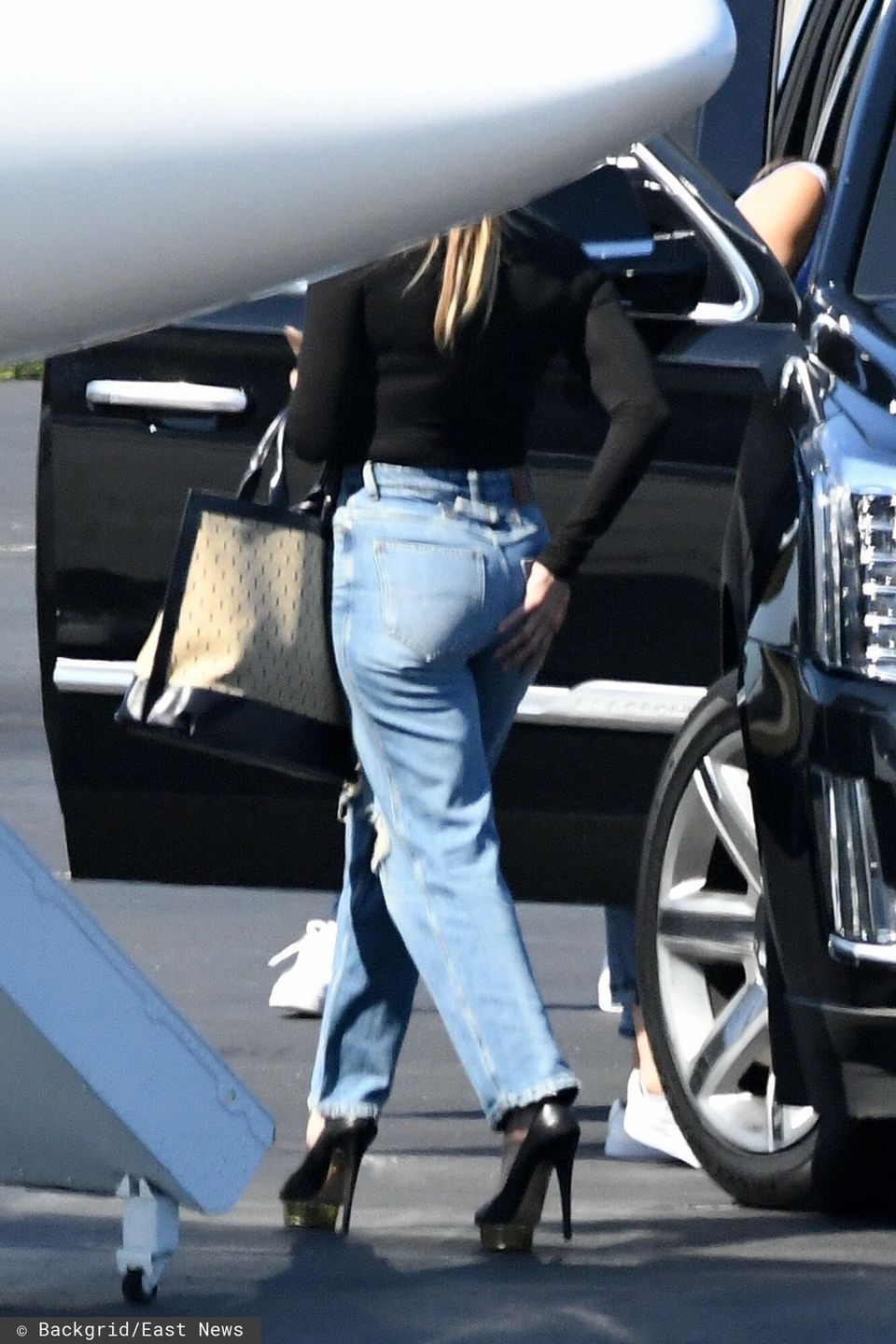 Jennifer Lopez z dziećmi wsiada na pokład prywatnego samolotu