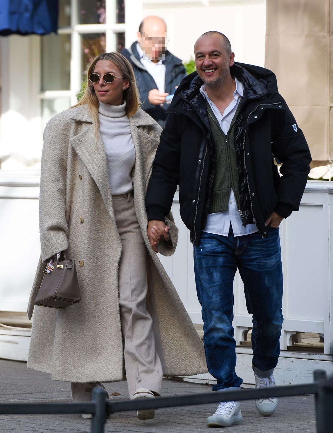 Ewa Chodakowska sfotografowana z mężem na mieście