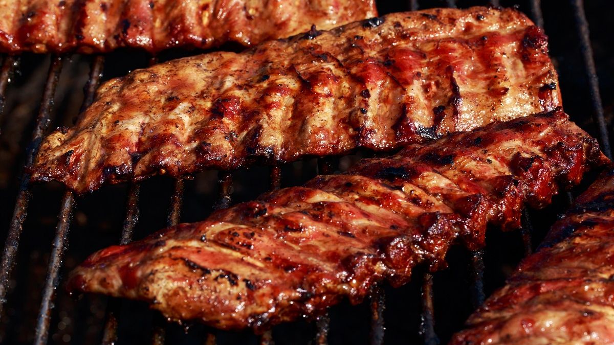 Zapomnij o karkówce. Żeberka po amerykańsku to nowa gwiazda grilla