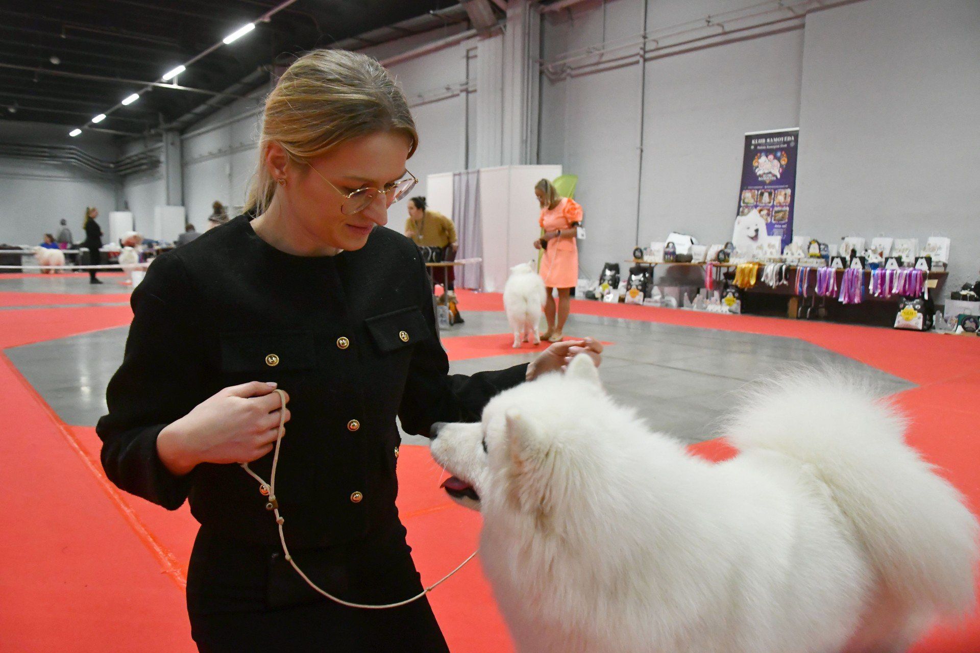 Uczestnicy Międzynarodowej Wystawy Psów Rasowych w Targach Kielce, niedziela, 30 listopada 2025. 
