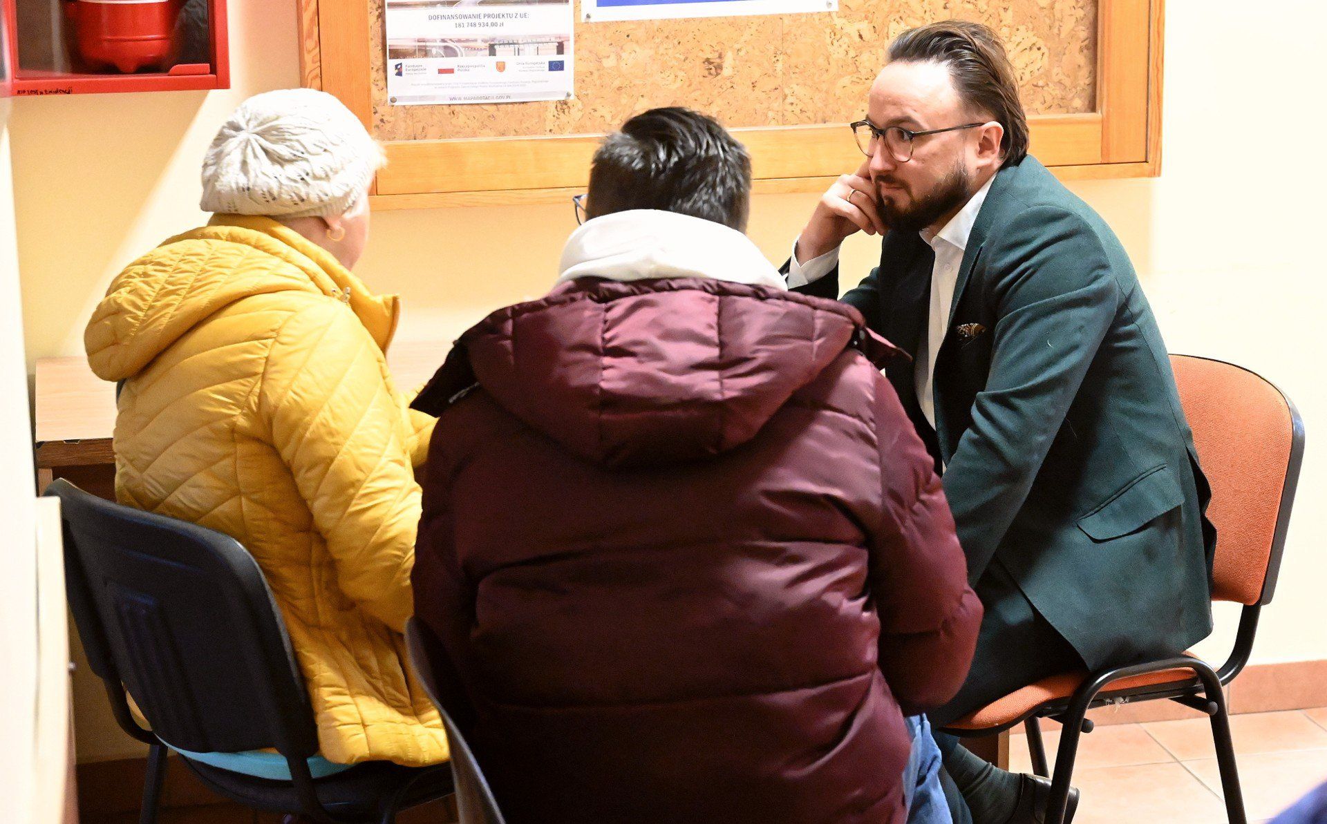 Ludzie przychodzili z różnymi pytaniami i problemami - chcieli dowiedzieć się, jak napisać testament, jak uregulować sprawy spadkowe, lub po prostu omówić swoje wątpliwości prawne. Każdy mógł otrzymać fachową poradę, bez żadnych opłat.