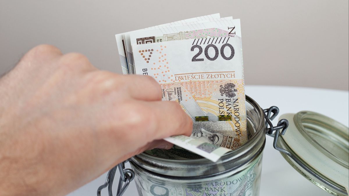 Rezerwa gotówkowa na czas kryzysu. Tyle pieniędzy warto odłożyć