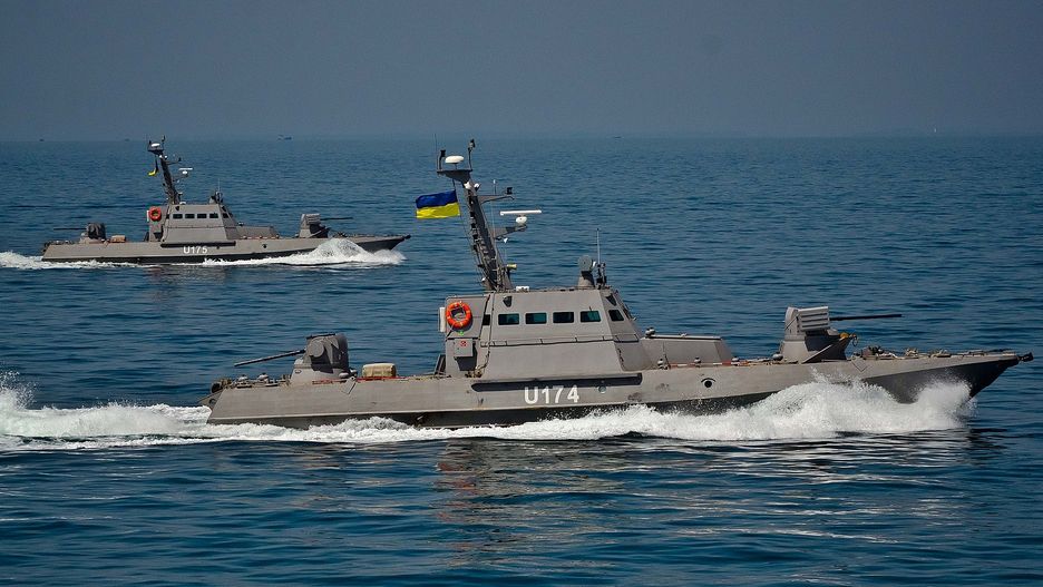 Małe opancerzone łodzie artyleryjskie „Berdiańsk” (U-174) i „Ackerman” (U-175) podczas prób morskich na otwartym morzu