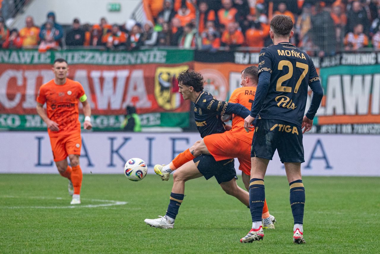 Kapitan znów bohaterem. Lech Poznań wygrywa w Lubinie po golu Ishaka