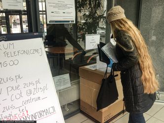 ZUS. Czy z pozytywnym wynikiem testu na COVID-19 można pracować?