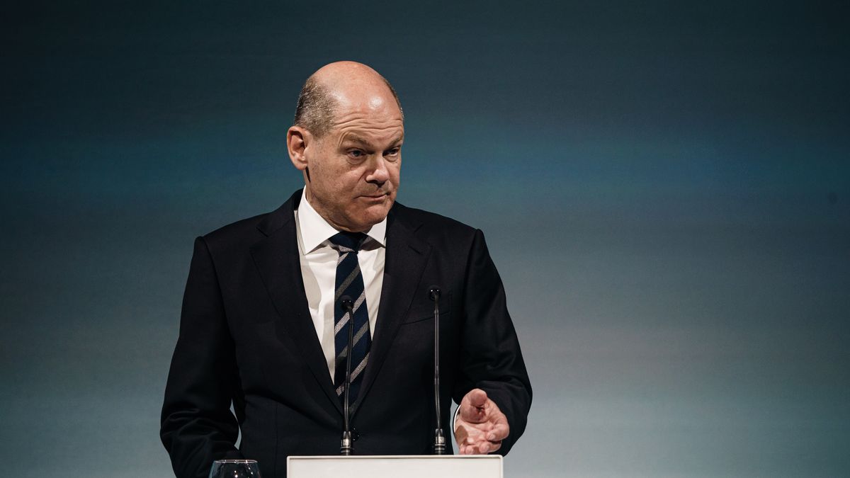 German Chancellor Olaf Scholz delivers a speech during the ceremony on the anniversary of 175 years of Siemens AG in Berlin, Germany, 12 October 2022. The Siemens AG was founded on 01 October 1847 as a backyard workshop in Berlin. EPA/CLEMENS BILAN Dostawca: PAP/EPA.