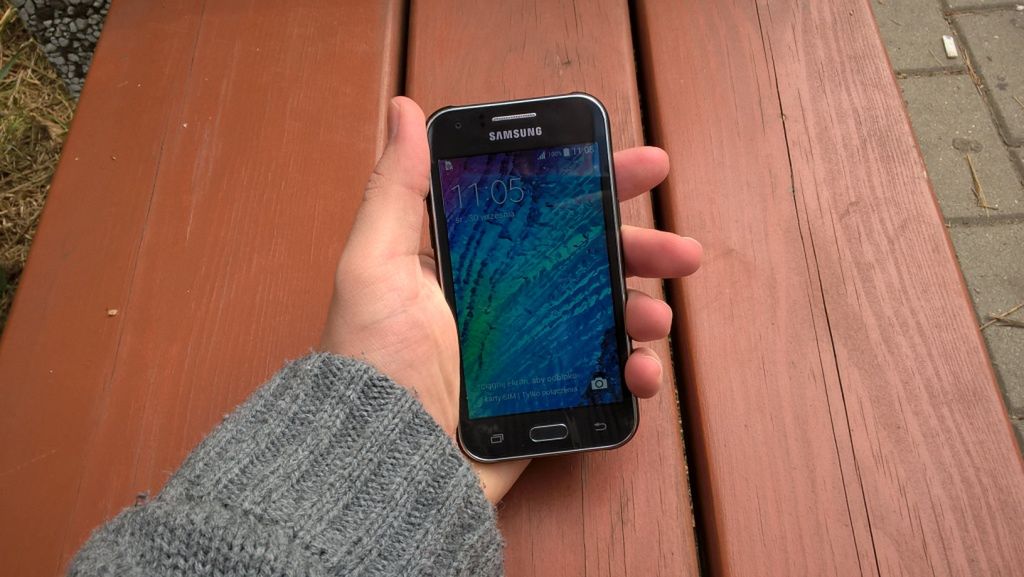 Samsung Galaxy J1 - test i recenzja smartfona za mniej niż 400 zł 3