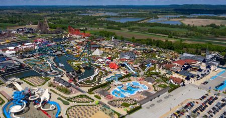 Energylandia wystartowała. "Widać, że ludzie się stęsknili. Dużo gości realizuje bon turystyczny"