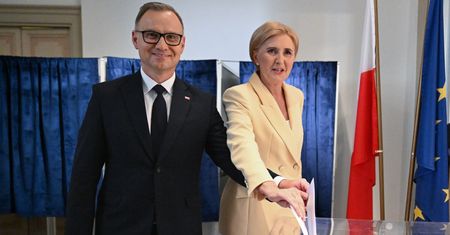 Duda przy urnie. Nie głosował w Polsce