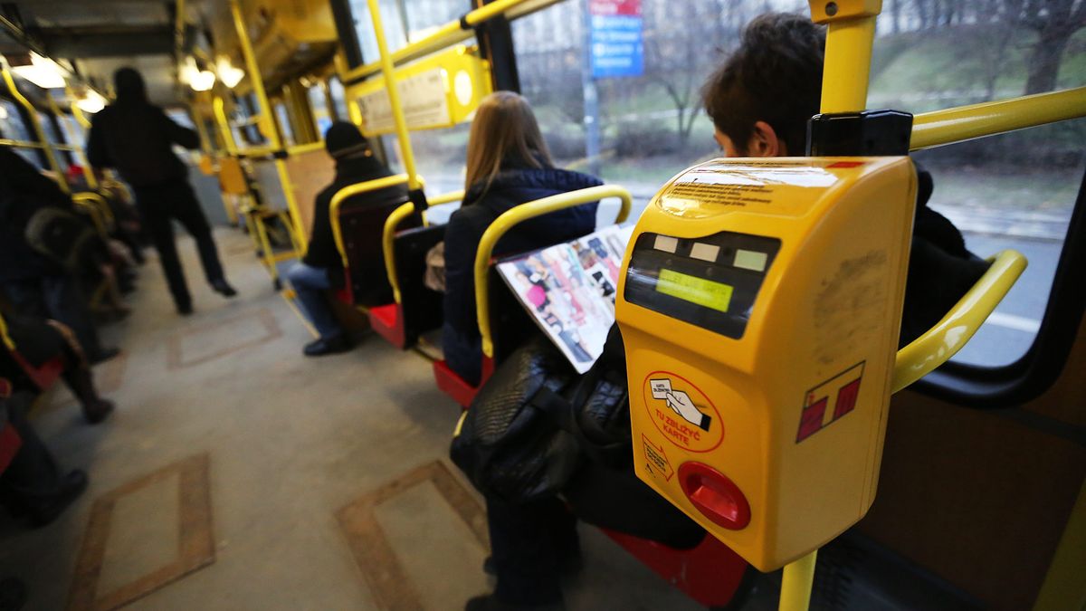 Pasażer, który otrzymał "mandat" za brak biletu, gdy kasownik nie działał, może odwołać się od decyzji kontrolera. 