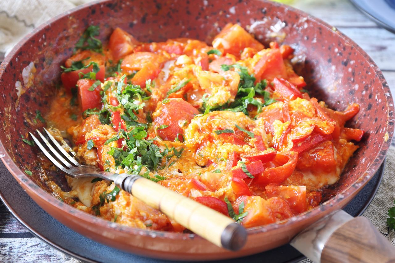 W Bułgarii jajecznicę robią inaczej. Podpatrzyłam przepis i smażę co weekend