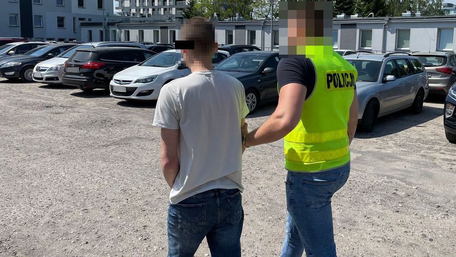 Policjanci zatrzymali pijanego ojca dziewczynek, które bawiły się bez nadzoru na balkonie fot. Komenda Miejska Policji w Lublinie