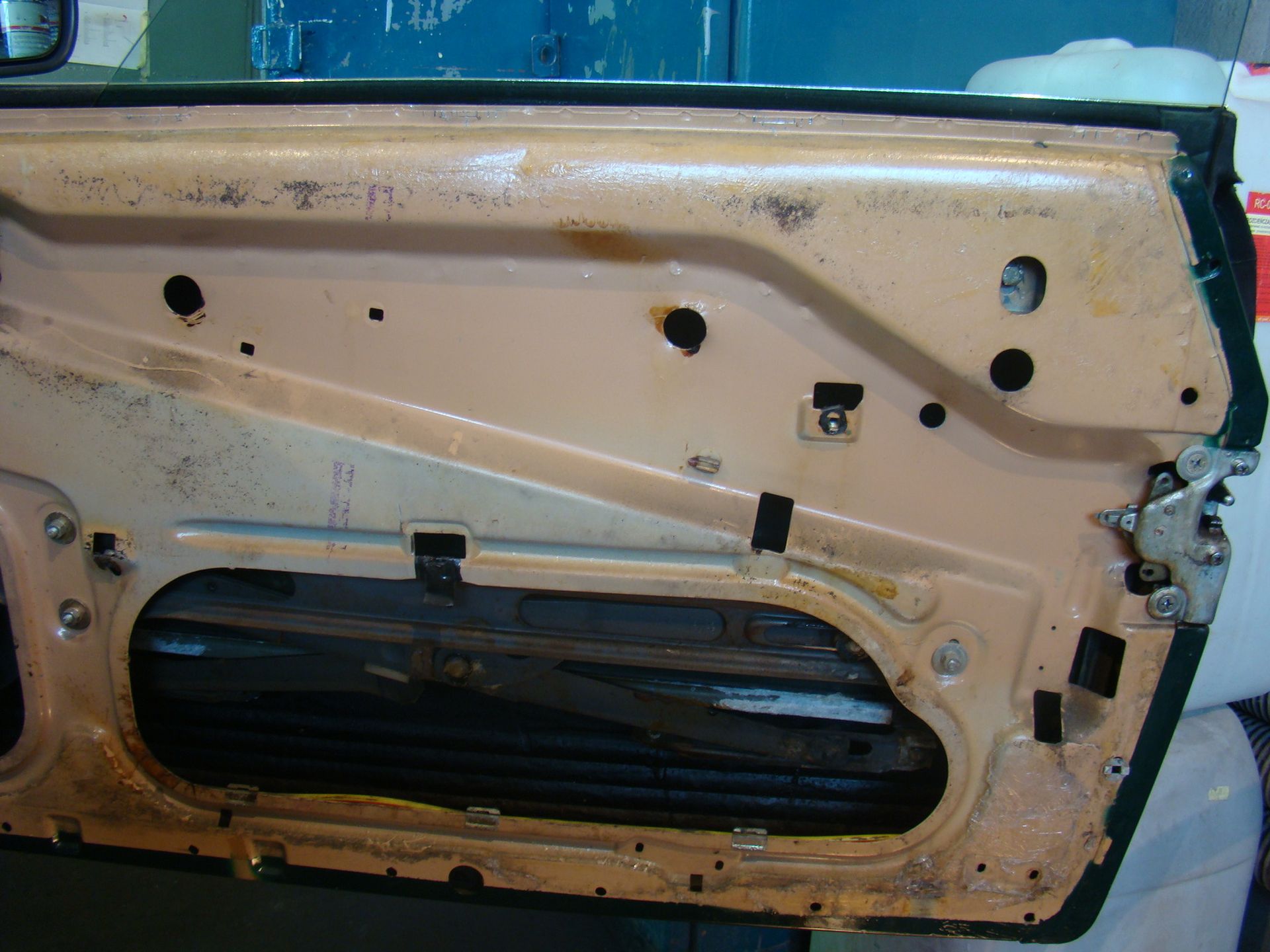 Mercedes 450 SL (R107) - rozbrajanie drzwi 13