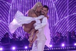 "Taniec z gwiazdami". Ilona Krawczyńska wskoczyła na partnera. Odsłoniła za dużo