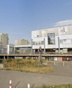 Koniec znanego centrum handlowego w Warszawie. Powstanie biurowiec