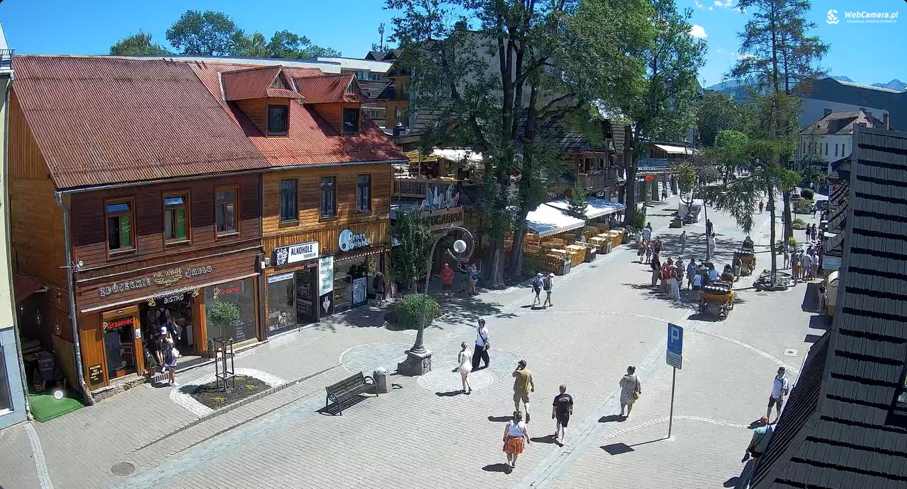 Ujęcie z Krupówek. Taki widok o 12:45